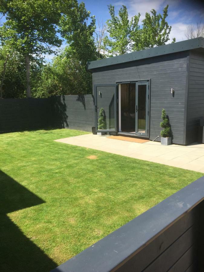 Willow Court Farm Studio South & Petting Farm, 8 Mins From Legoland & Windsor, 15 Mins From Lapland Uk Екстер'єр фото